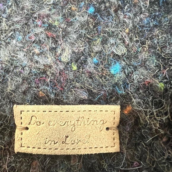 Womens Gray Scarf Do Everything in Love NWT Wild Ember - Picture 3 of 3